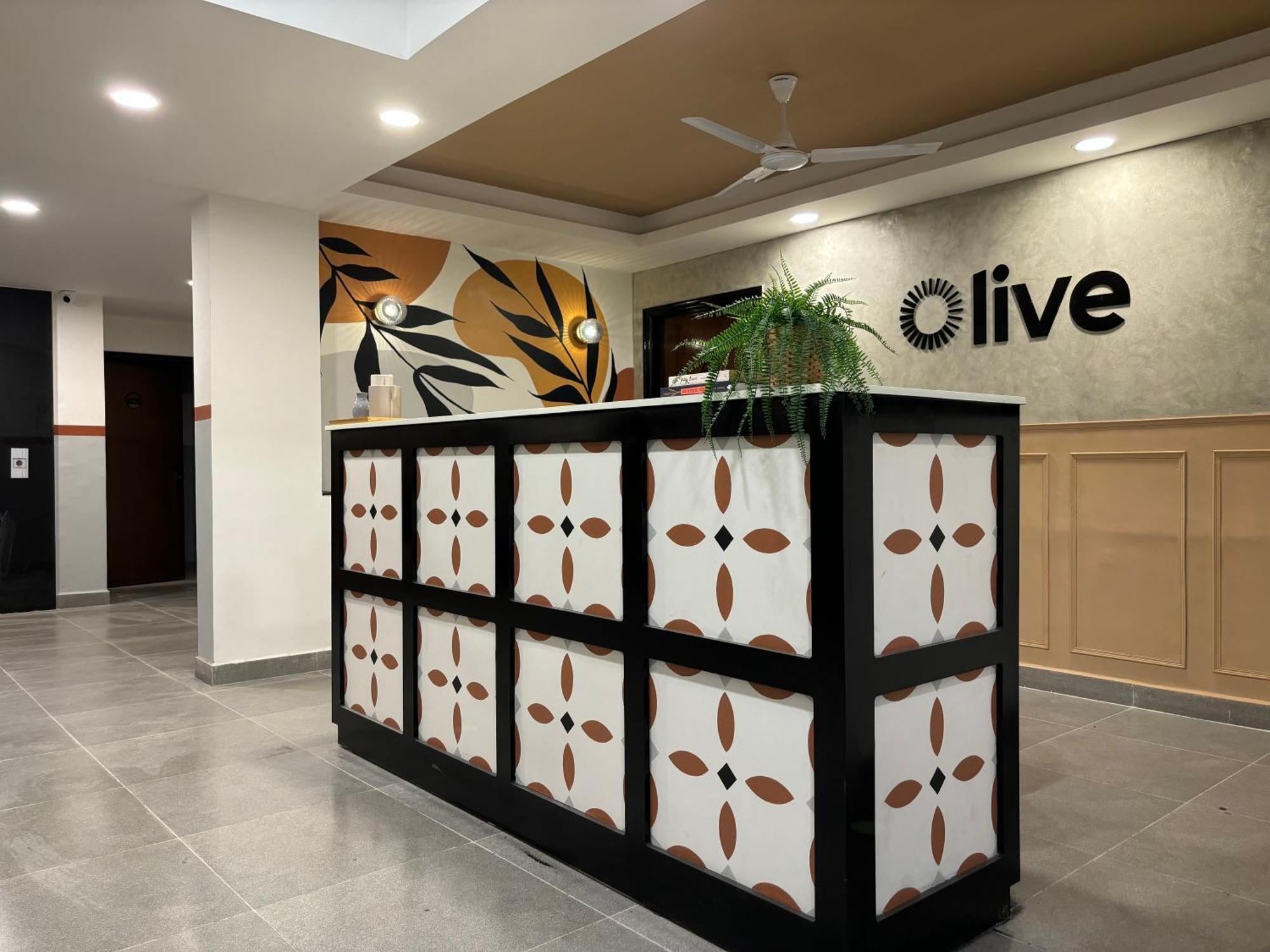 Olive Hotel Palace Road By Embassy Group Bangalore Exteriör bild