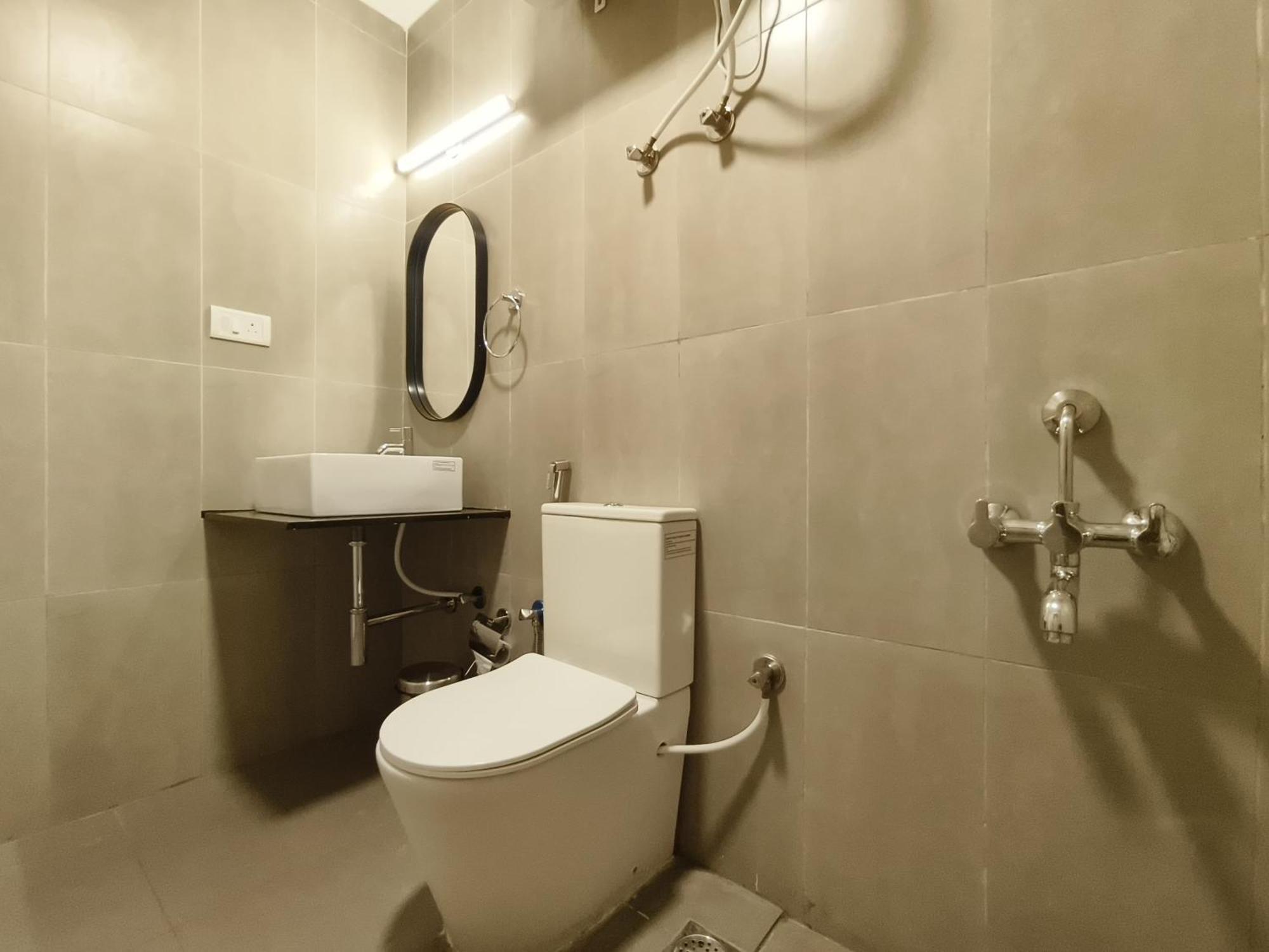 Olive Hotel Palace Road By Embassy Group Bangalore Exteriör bild