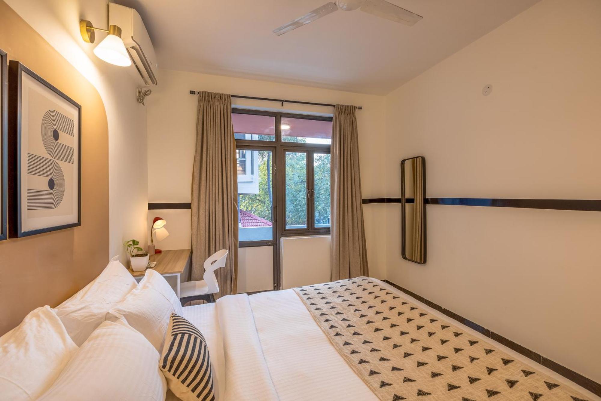 Olive Hotel Palace Road By Embassy Group Bangalore Exteriör bild