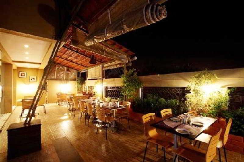 Olive Hotel Palace Road By Embassy Group Bangalore Exteriör bild